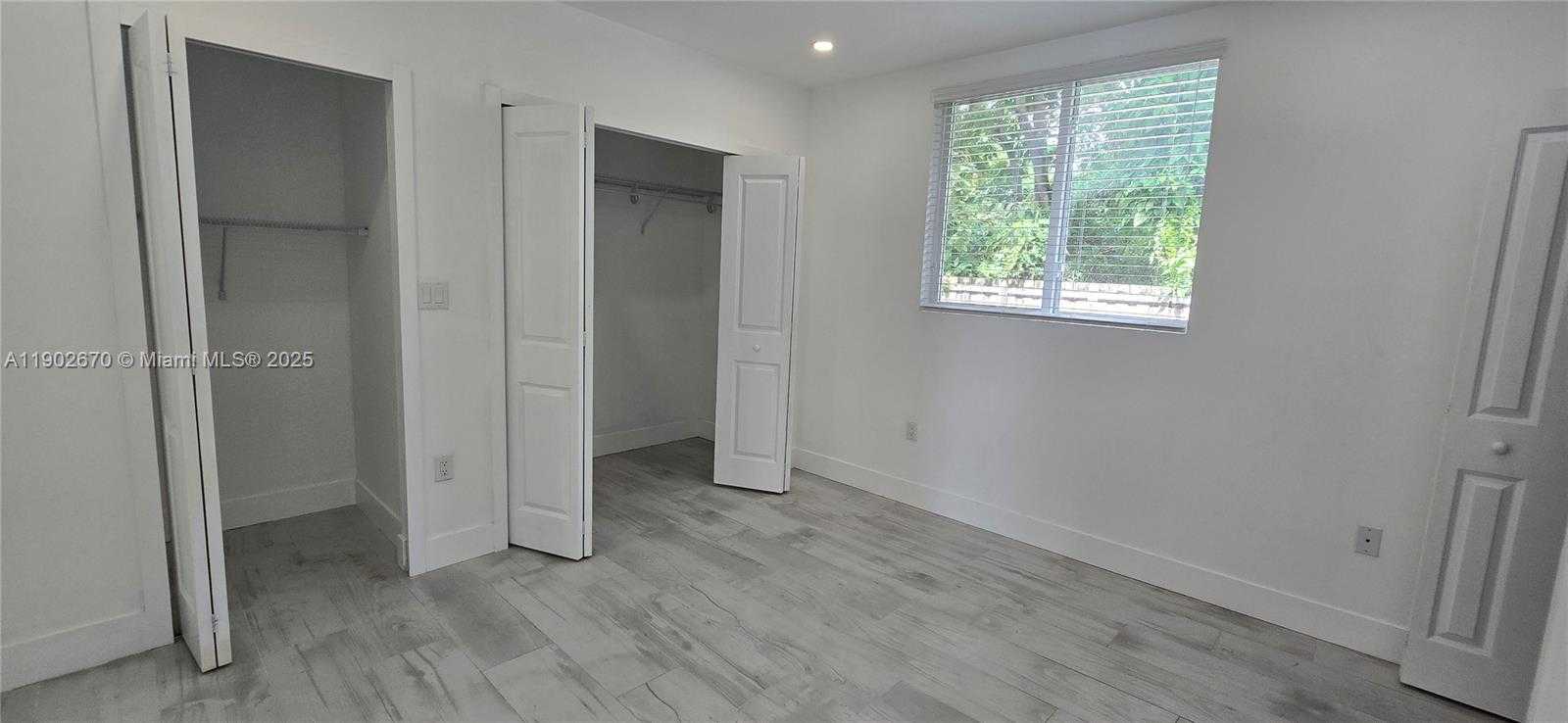 Small Image of 3823 THOMAS AVE, Miami Number 13