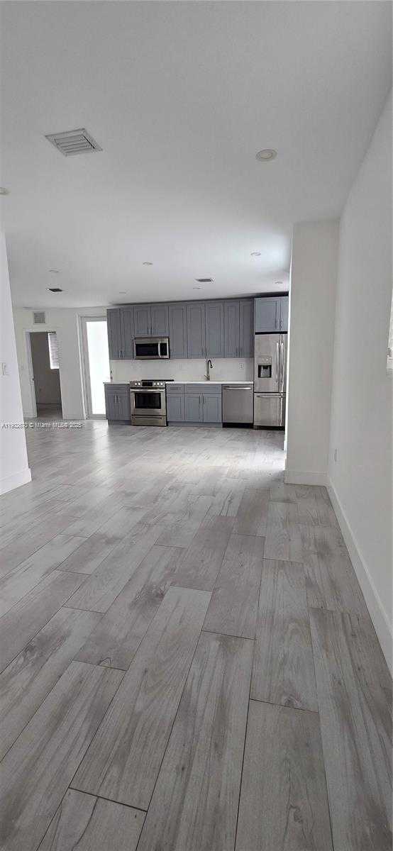 Small Image of 3823 THOMAS AVE, Miami Number 17