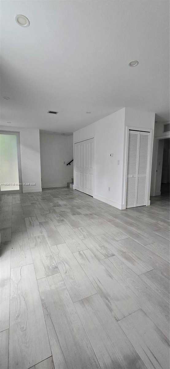 Small Image of 3823 THOMAS AVE, Miami Number 18