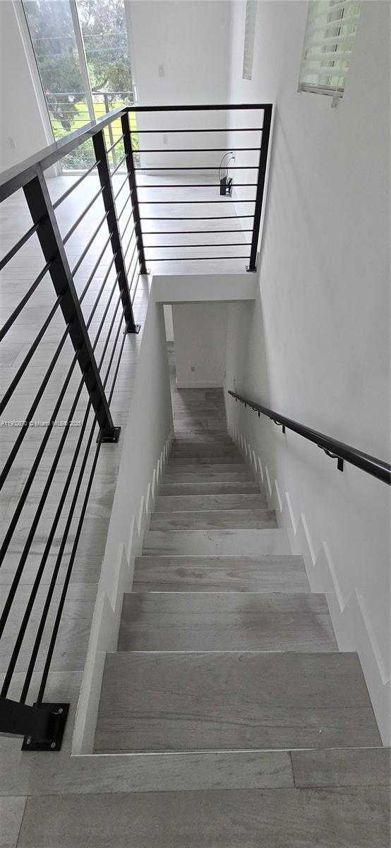 Small Image of 3823 THOMAS AVE, Miami Number 19