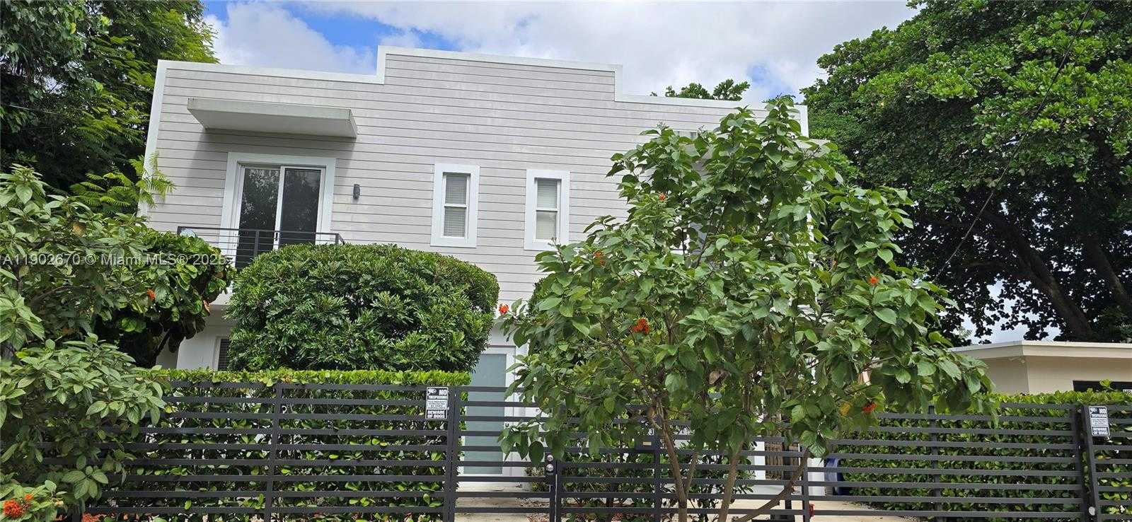 Small Image of 3823 THOMAS AVE, Miami Number 2