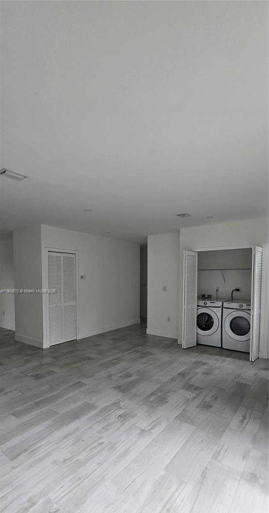 Small Image of 3823 THOMAS AVE, Miami Number 21