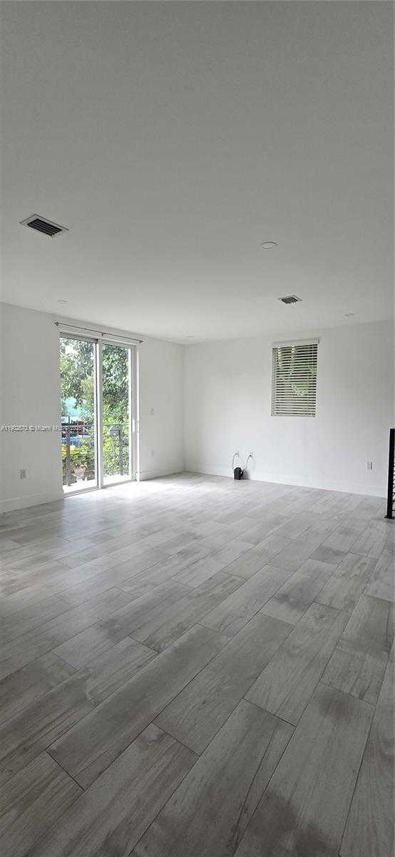 Small Image of 3823 THOMAS AVE, Miami Number 23