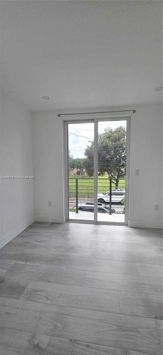 Small Image of 3823 THOMAS AVE, Miami Number 24