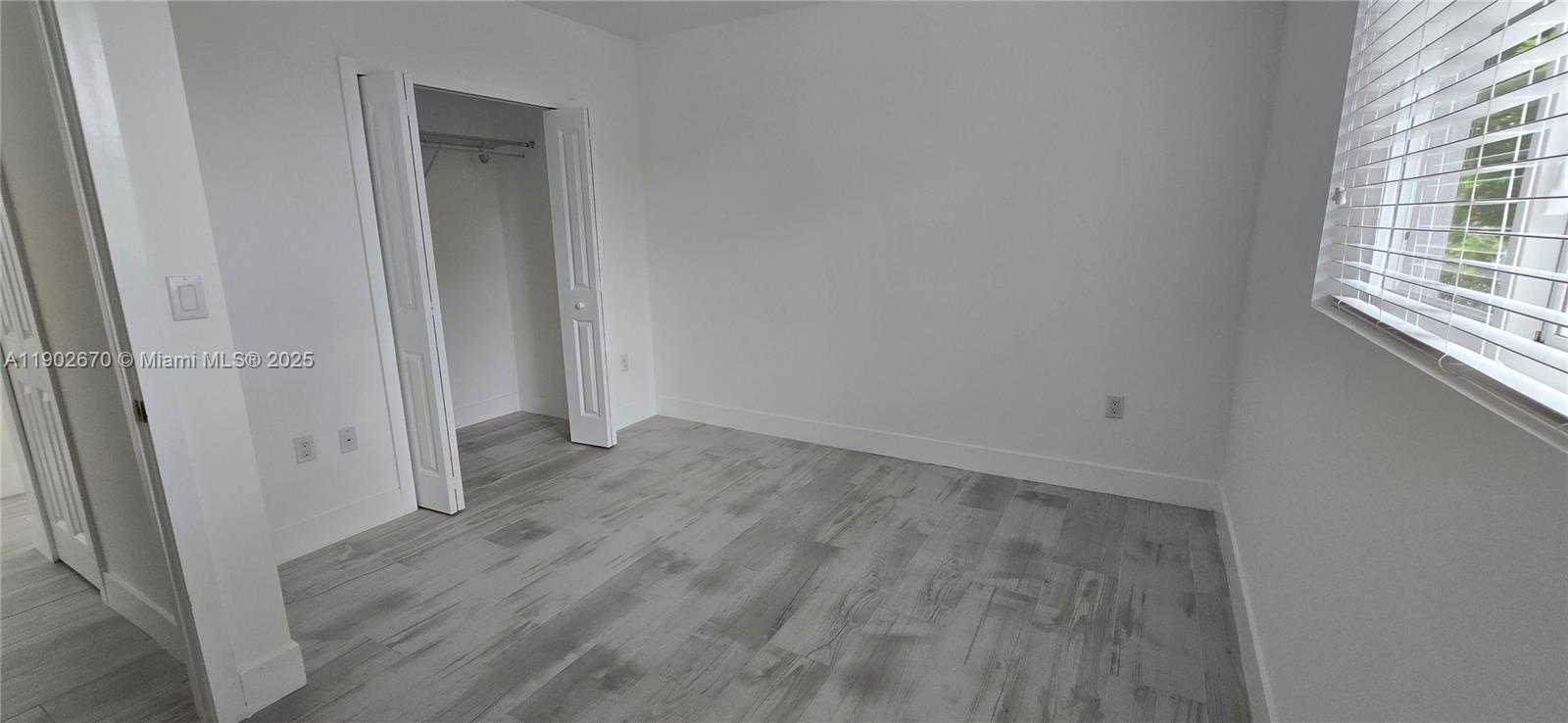 Small Image of 3823 THOMAS AVE, Miami Number 27