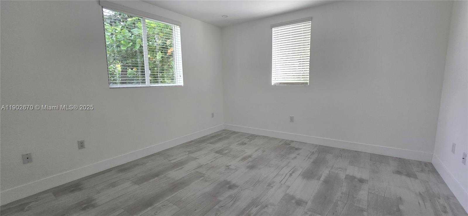 Small Image of 3823 THOMAS AVE, Miami Number 29