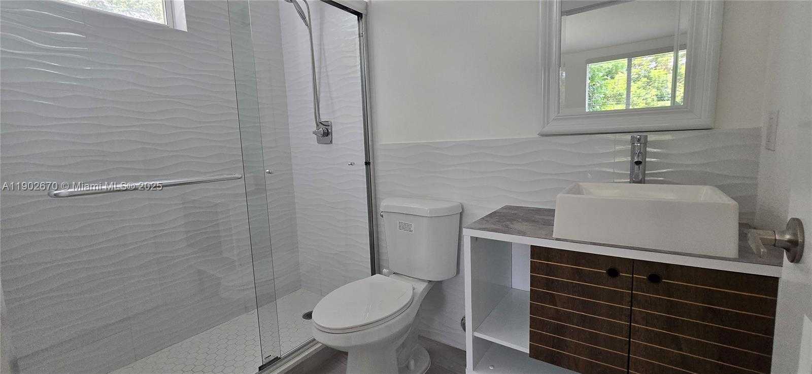 Small Image of 3823 THOMAS AVE, Miami Number 30