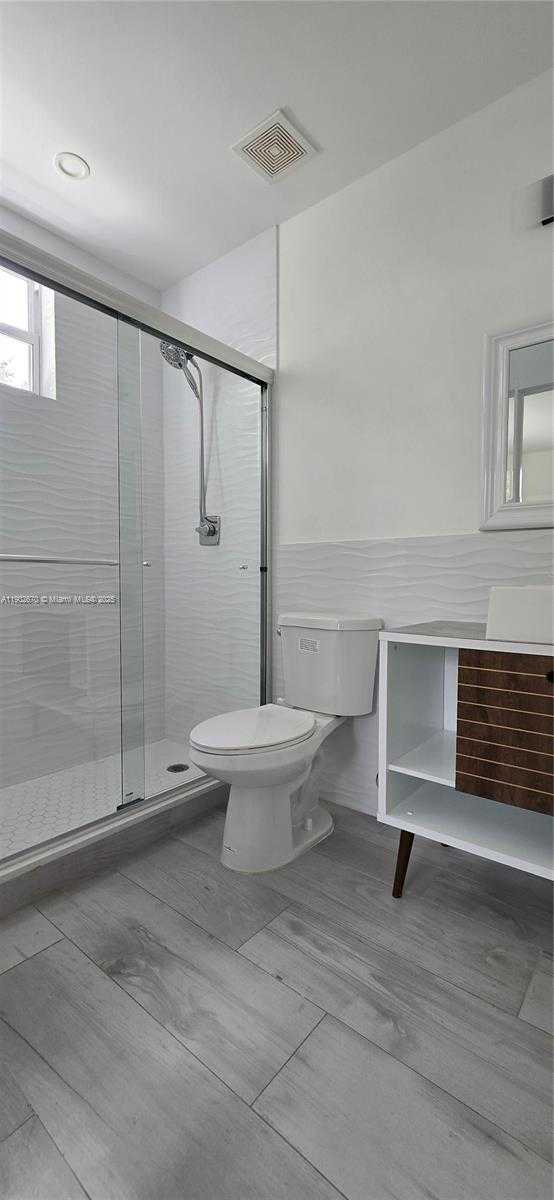 Small Image of 3823 THOMAS AVE, Miami Number 31