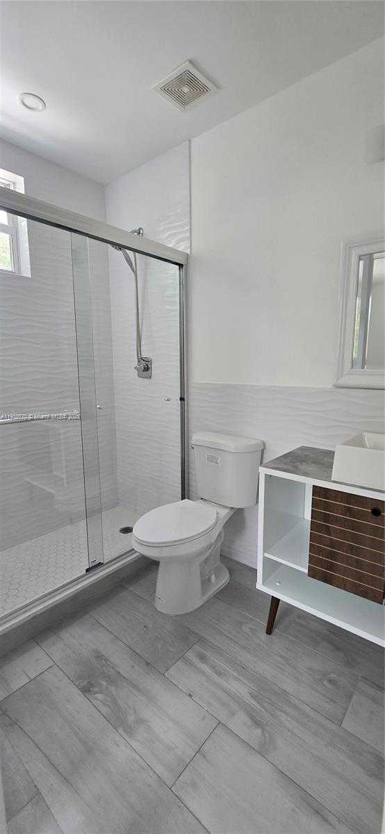 Small Image of 3823 THOMAS AVE, Miami Number 34