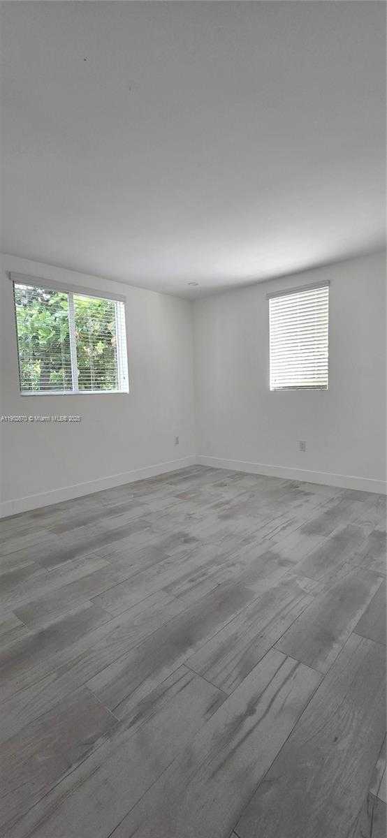 Small Image of 3823 THOMAS AVE, Miami Number 36