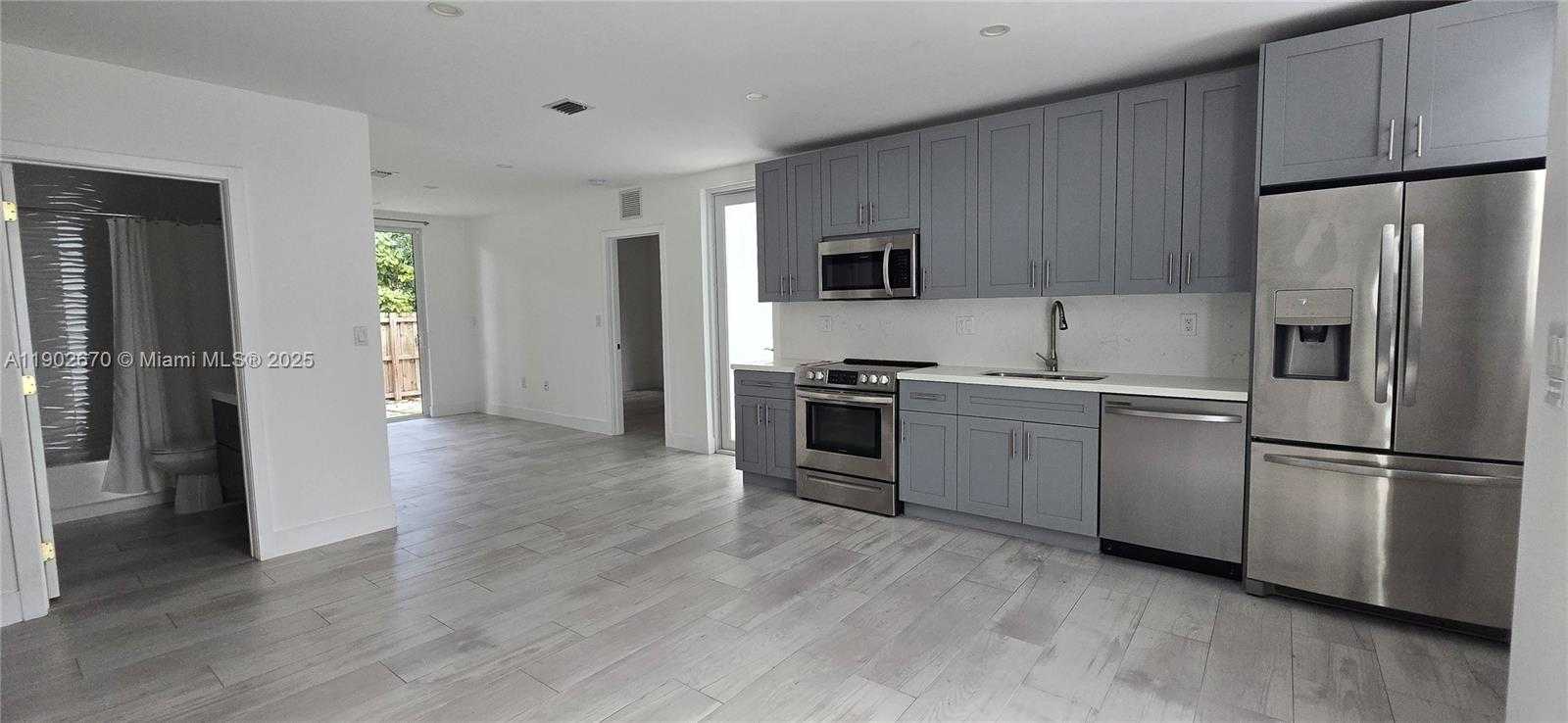 Small Image of 3823 THOMAS AVE, Miami Number 5