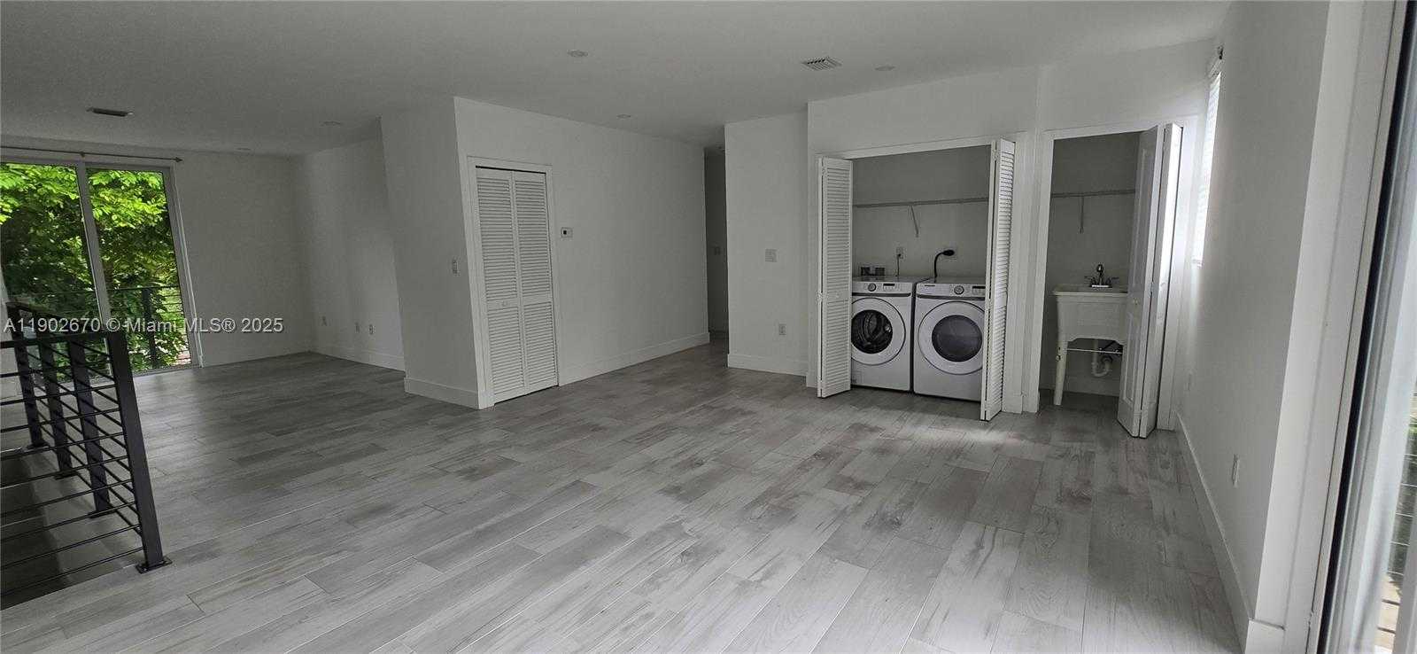 Small Image of 3823 THOMAS AVE, Miami Number 6