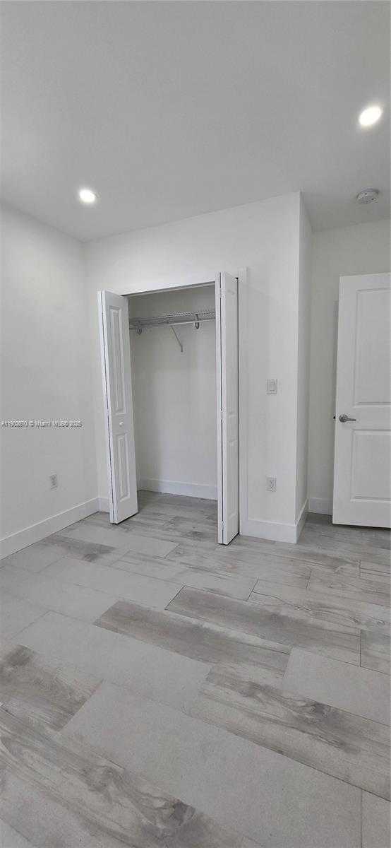 Small Image of 3823 THOMAS AVE, Miami Number 9