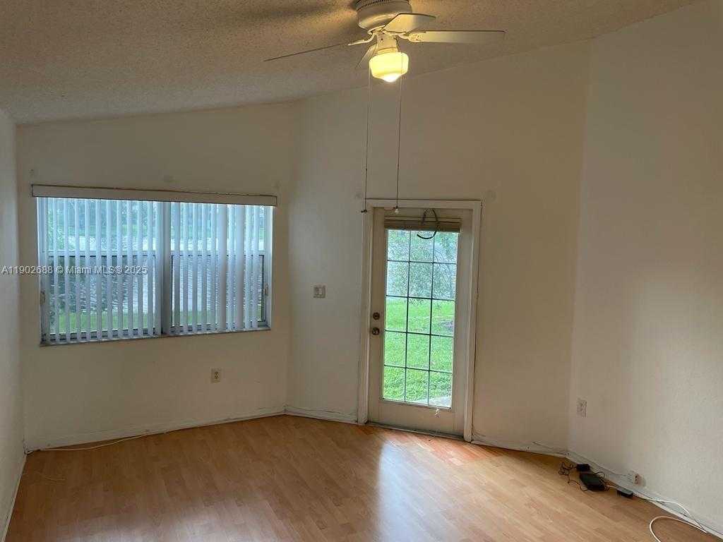 Small Image of 4121 SAPPHIRE BND, Weston Number 3