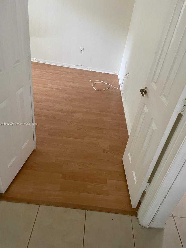 Small Image of 4121 SAPPHIRE BND, Weston Number 4