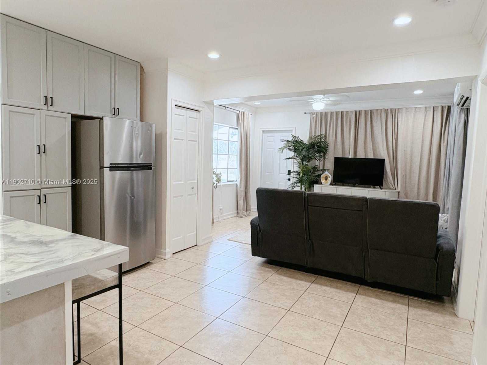 Small Image of 1726 THOMAS ST #2, Hollywood Number 11