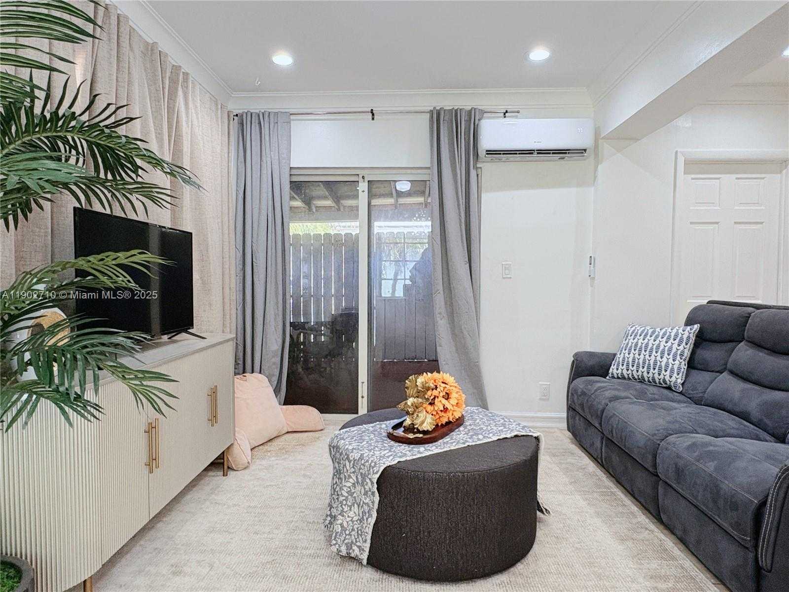 Small Image of 1726 THOMAS ST #2, Hollywood Number 4