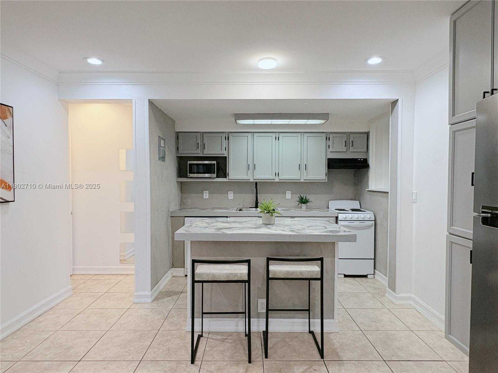 Small Image of 1726 THOMAS ST #2, Hollywood Number 7