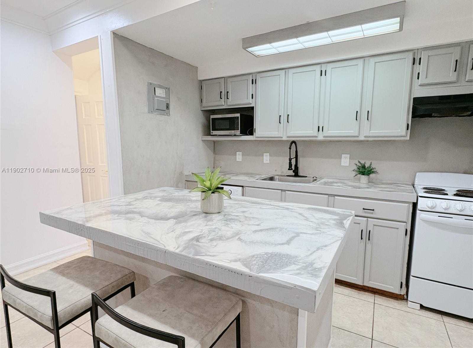 Small Image of 1726 THOMAS ST #2, Hollywood Number 8