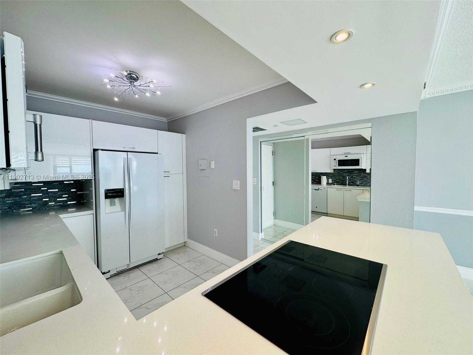 Small Image of 3625 NORTH COUNTRY CLUB DR #2009, Aventura Number 11