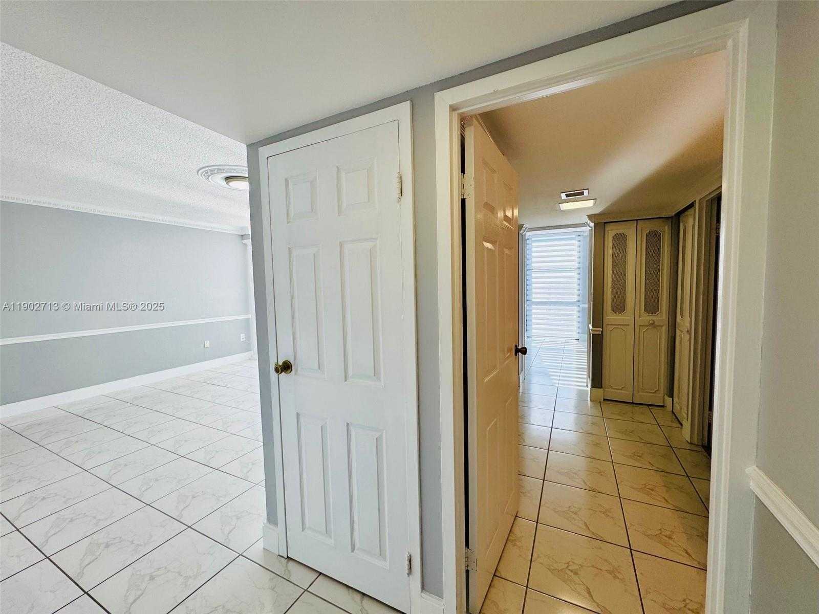 Small Image of 3625 NORTH COUNTRY CLUB DR #2009, Aventura Number 18