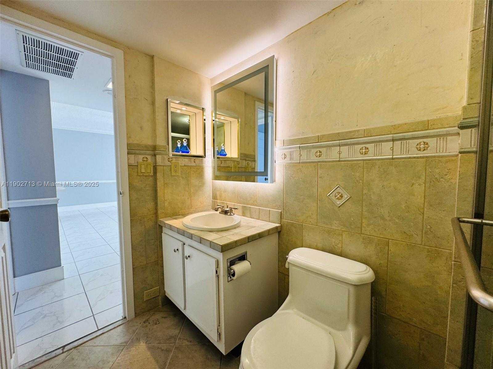 Small Image of 3625 NORTH COUNTRY CLUB DR #2009, Aventura Number 20