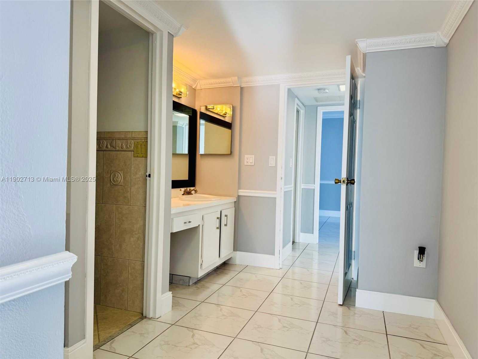 Small Image of 3625 NORTH COUNTRY CLUB DR #2009, Aventura Number 24