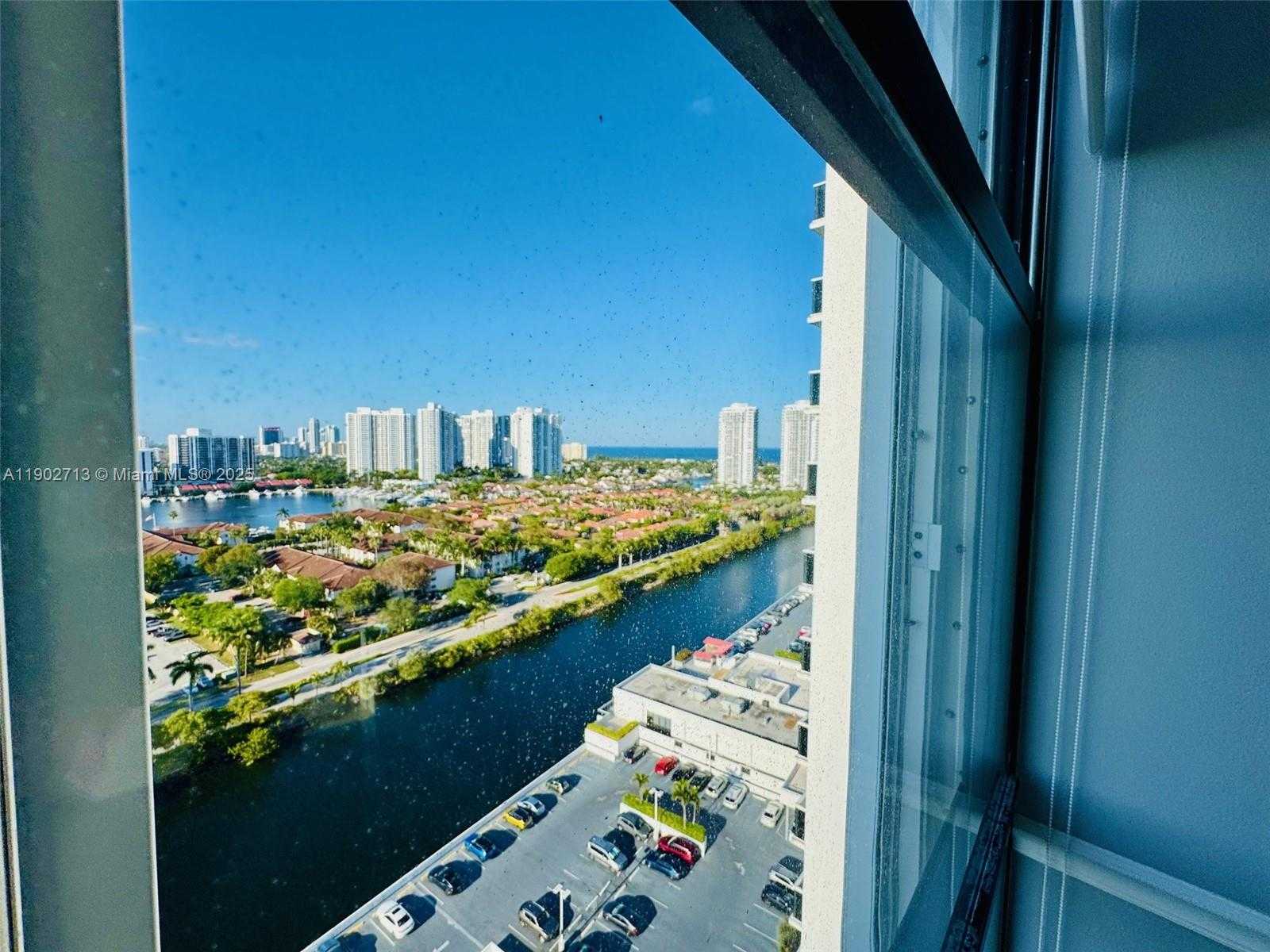 Small Image of 3625 NORTH COUNTRY CLUB DR #2009, Aventura Number 27