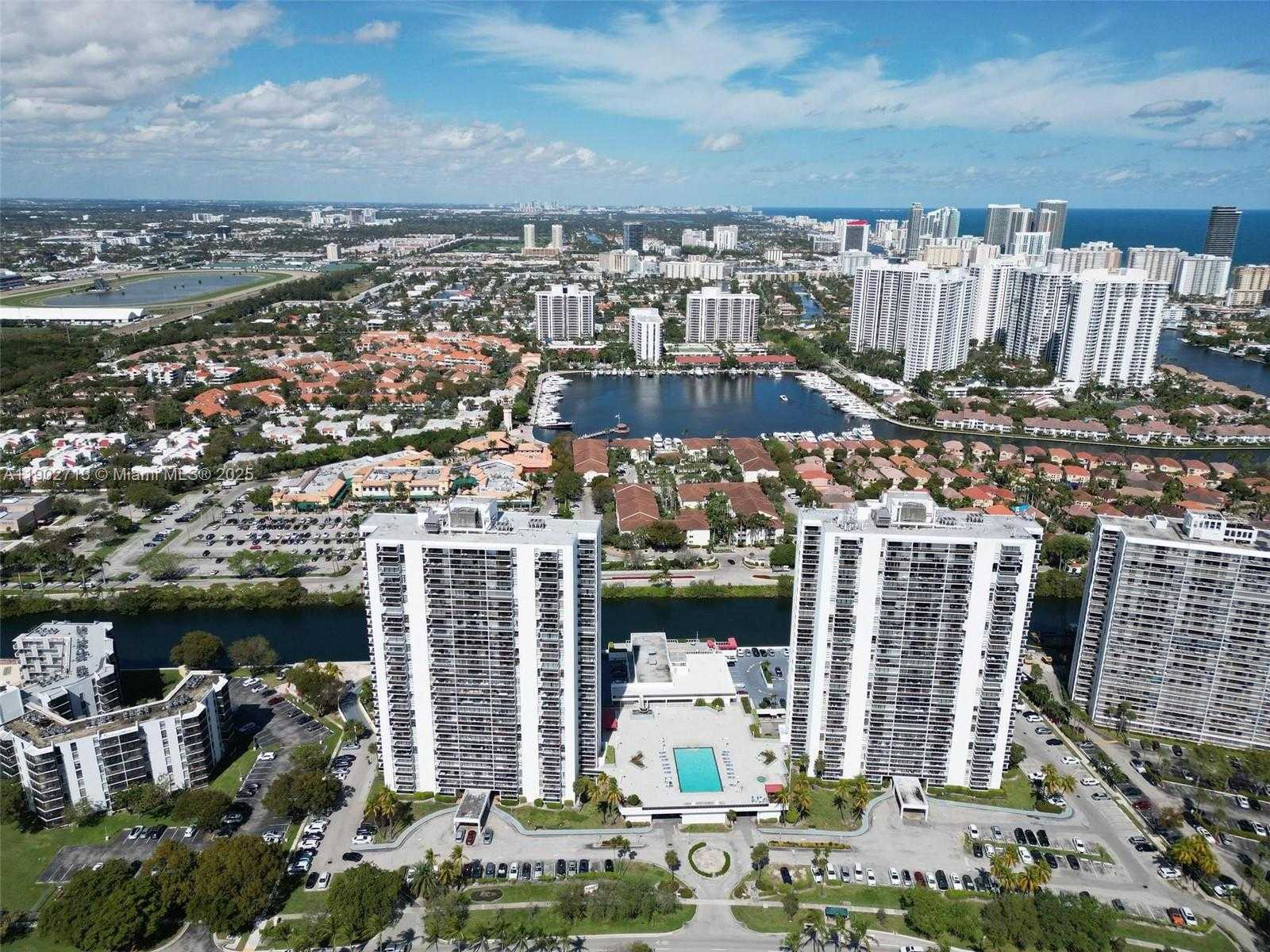 Small Image of 3625 NORTH COUNTRY CLUB DR #2009, Aventura Number 4