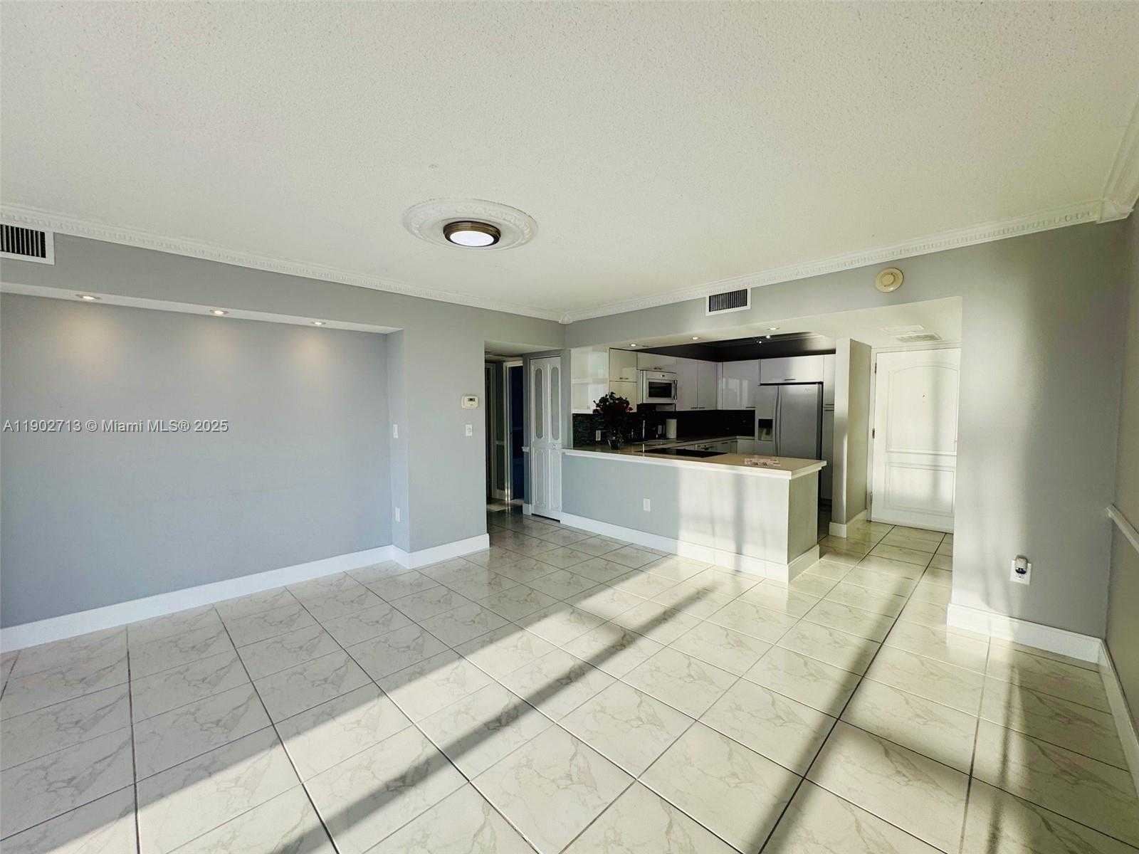 Small Image of 3625 NORTH COUNTRY CLUB DR #2009, Aventura Number 41