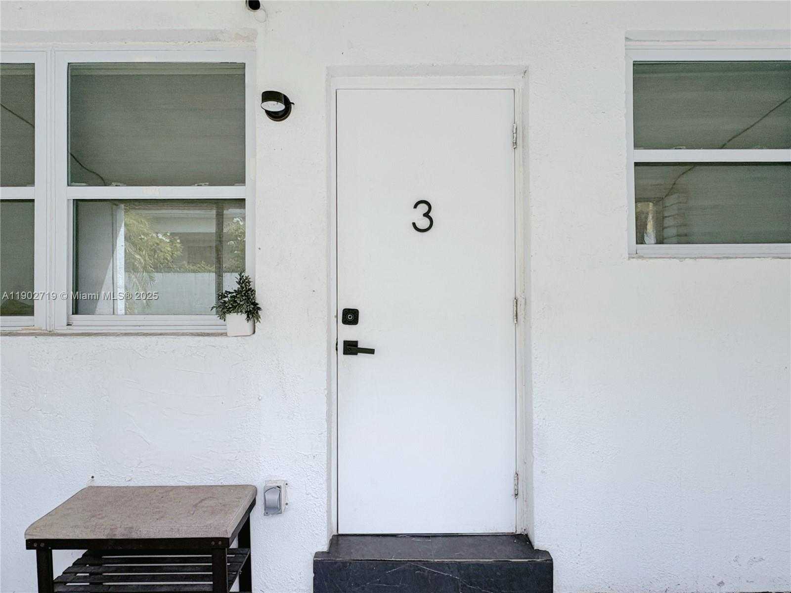 Small Image of 1726 THOMAS ST #3, Hollywood Number 2