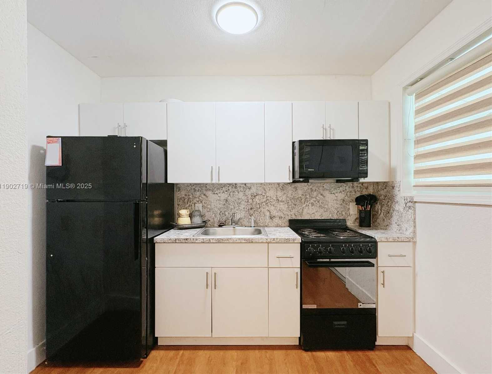 Small Image of 1726 THOMAS ST #3, Hollywood Number 6