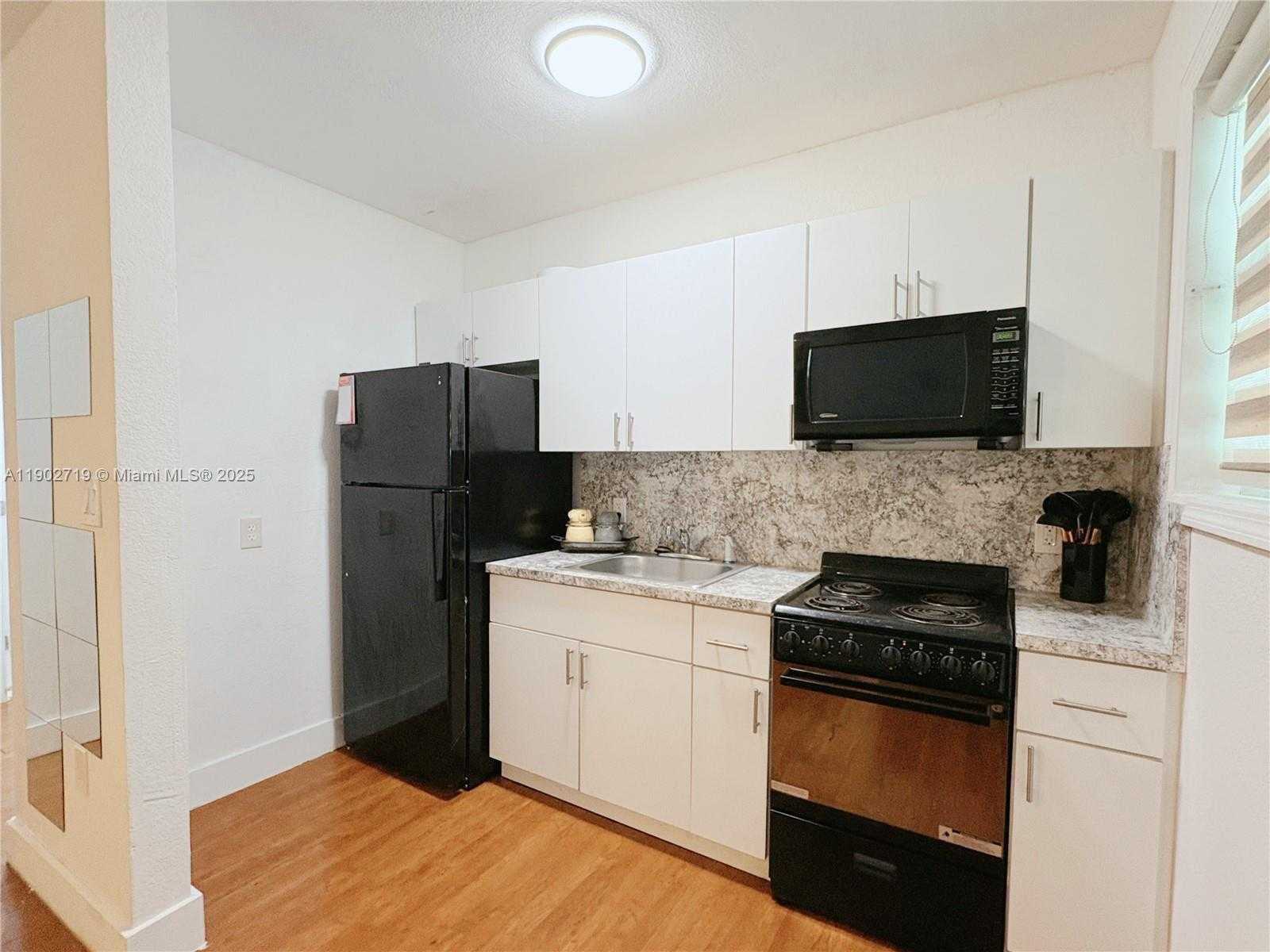 Small Image of 1726 THOMAS ST #3, Hollywood Number 7