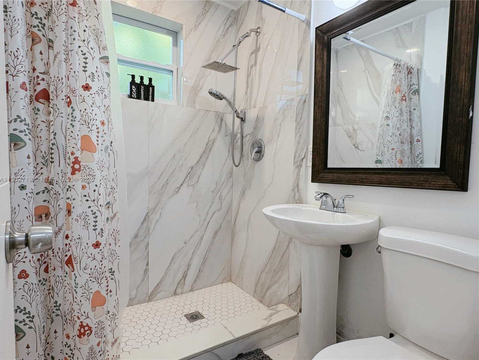 Small Image of 1726 THOMAS ST #3, Hollywood Number 9