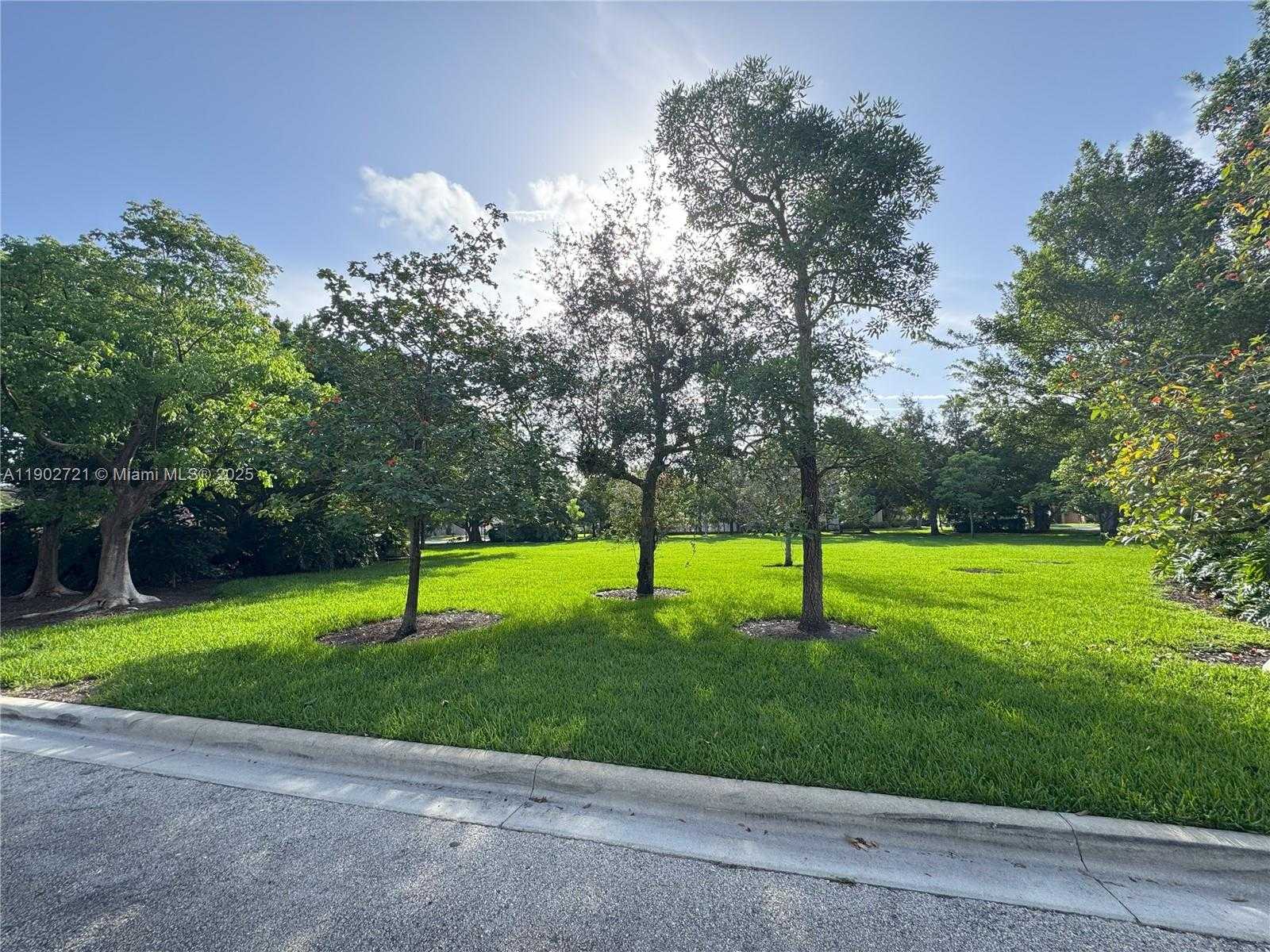 Small Image of 159 CAMERON CT, Weston Number 2