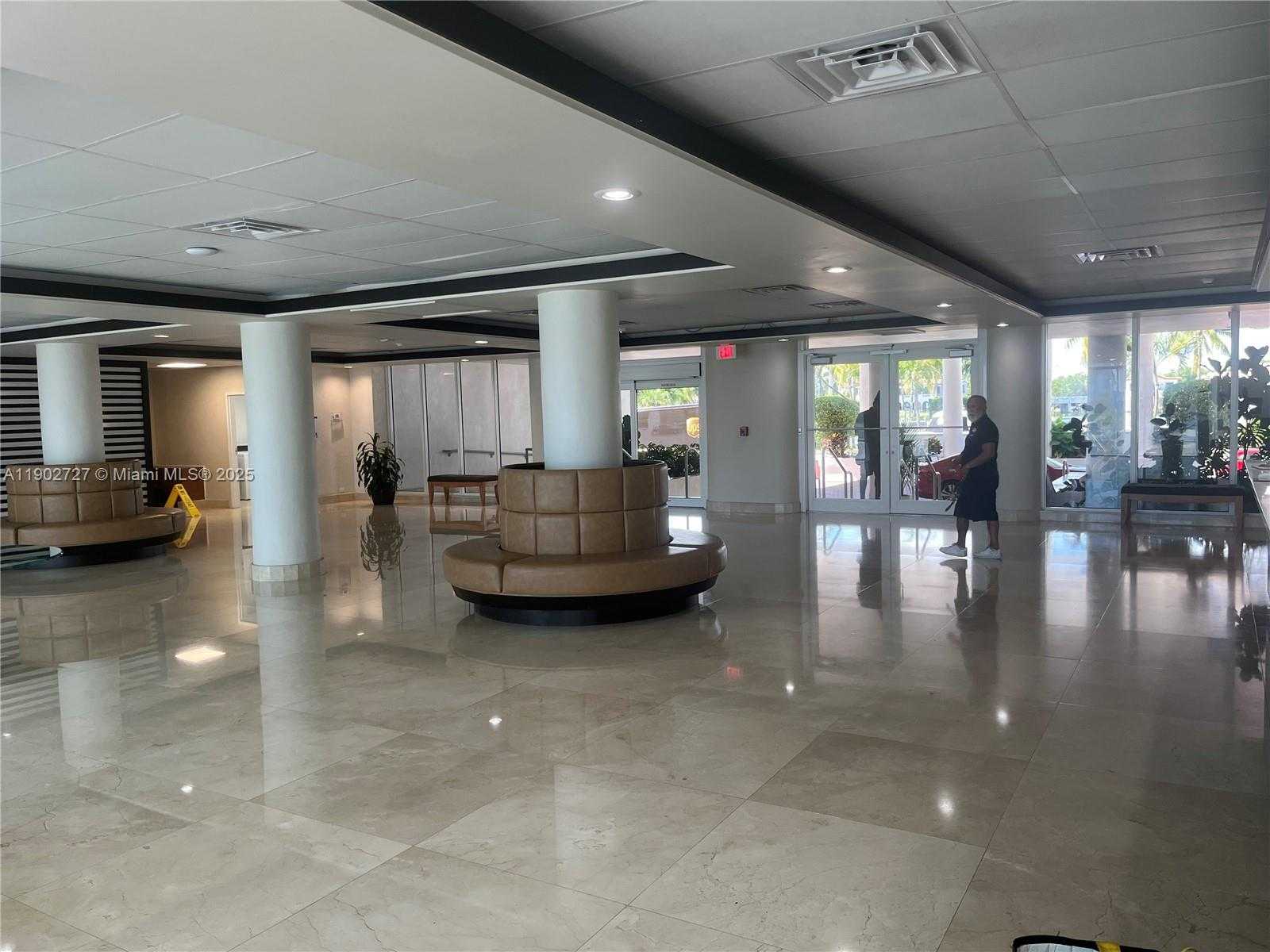 Small Image of 5005 COLLINS AVE #923, Miami Beach Number 3