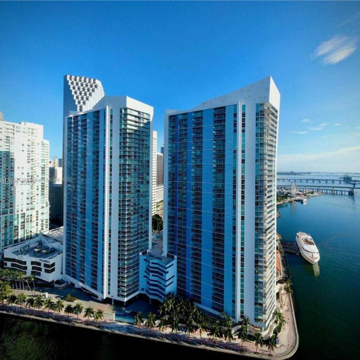 Small Image of 335 Biscayne Blvd, Miami, FL 33132, USA Number 1