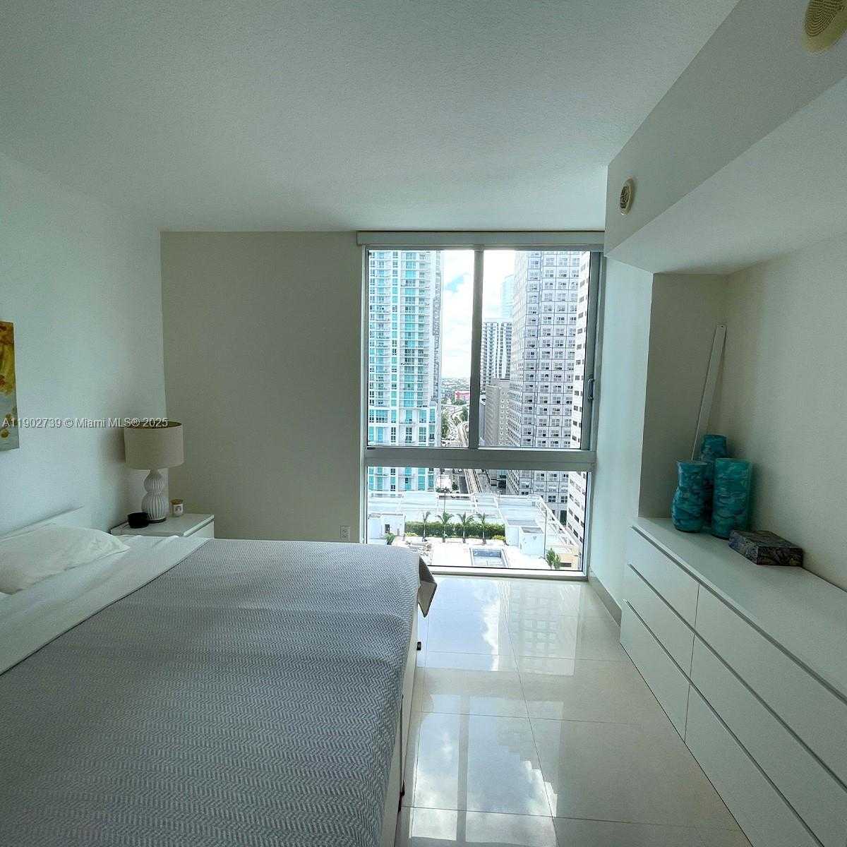 Small Image of 335 Biscayne Blvd, Miami, FL 33132, USA Number 14