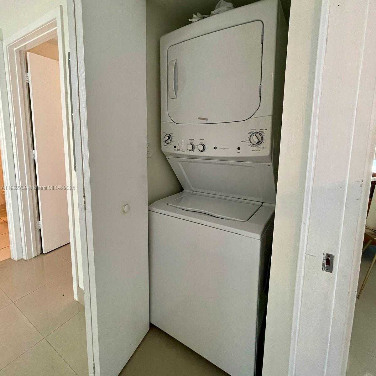 Small Image of 335 Biscayne Blvd, Miami, FL 33132, USA Number 22