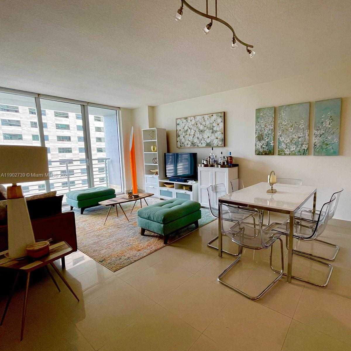 Small Image of 335 Biscayne Blvd, Miami, FL 33132, USA Number 23