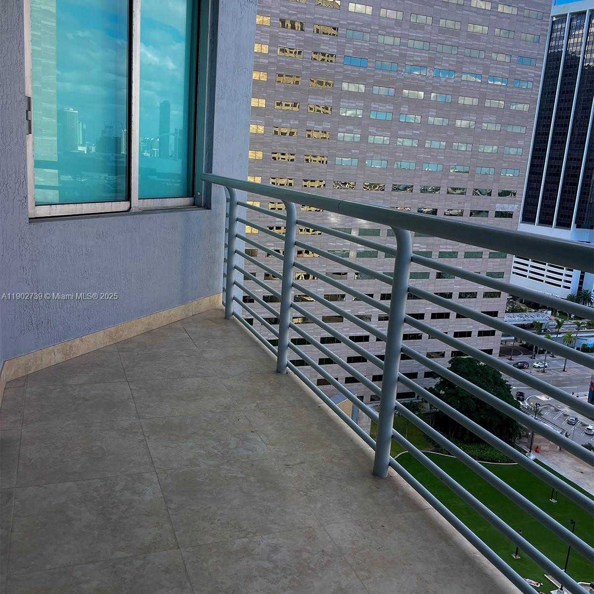 Small Image of 335 Biscayne Blvd, Miami, FL 33132, USA Number 26