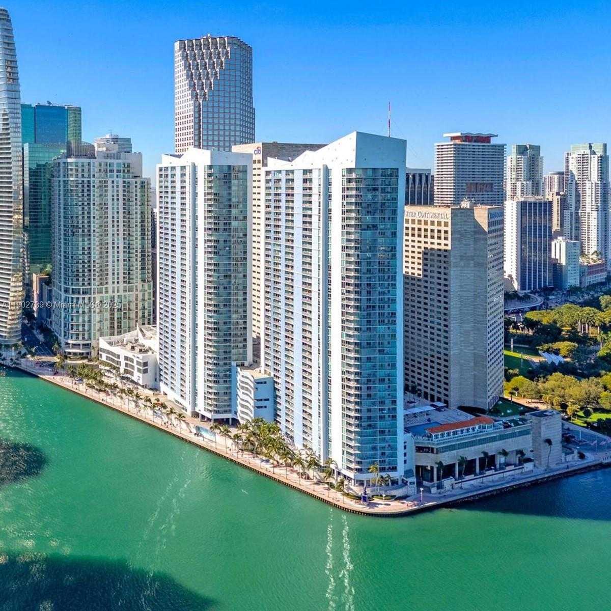 Small Image of 335 Biscayne Blvd, Miami, FL 33132, USA Number 6
