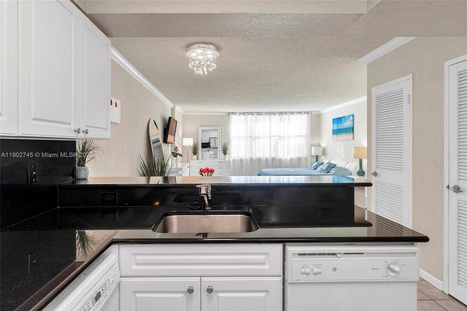 Small Image of 2501 SOUTH OCEAN DR #534, Hollywood Number 9