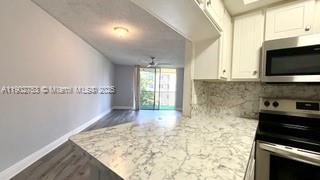 Small Image of 8333 LAKE DR #404, Doral Number 12