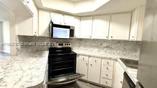 Small Image of 8333 LAKE DR #404, Doral Number 13