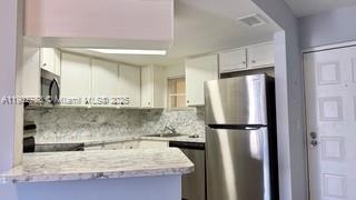 Small Image of 8333 LAKE DR #404, Doral Number 14