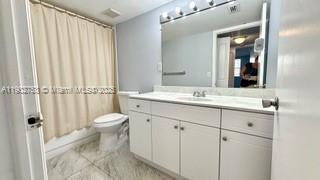 Small Image of 8333 LAKE DR #404, Doral Number 15