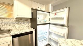 Small Image of 8333 LAKE DR #404, Doral Number 21