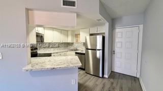 Small Image of 8333 LAKE DR #404, Doral Number 23