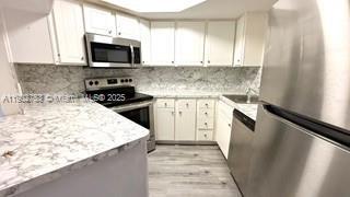 Small Image of 8333 LAKE DR #404, Doral Number 24
